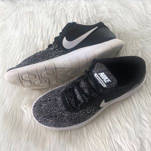 Nike flex contact sneakers